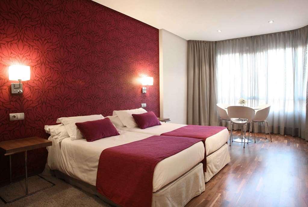 Apartosuites Jardines De Sabatini Madrid Phòng bức ảnh