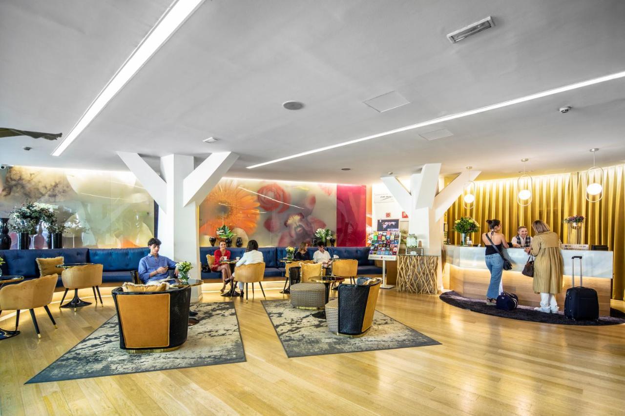 Apartosuites Jardines De Sabatini Madrid Ngoại thất bức ảnh
