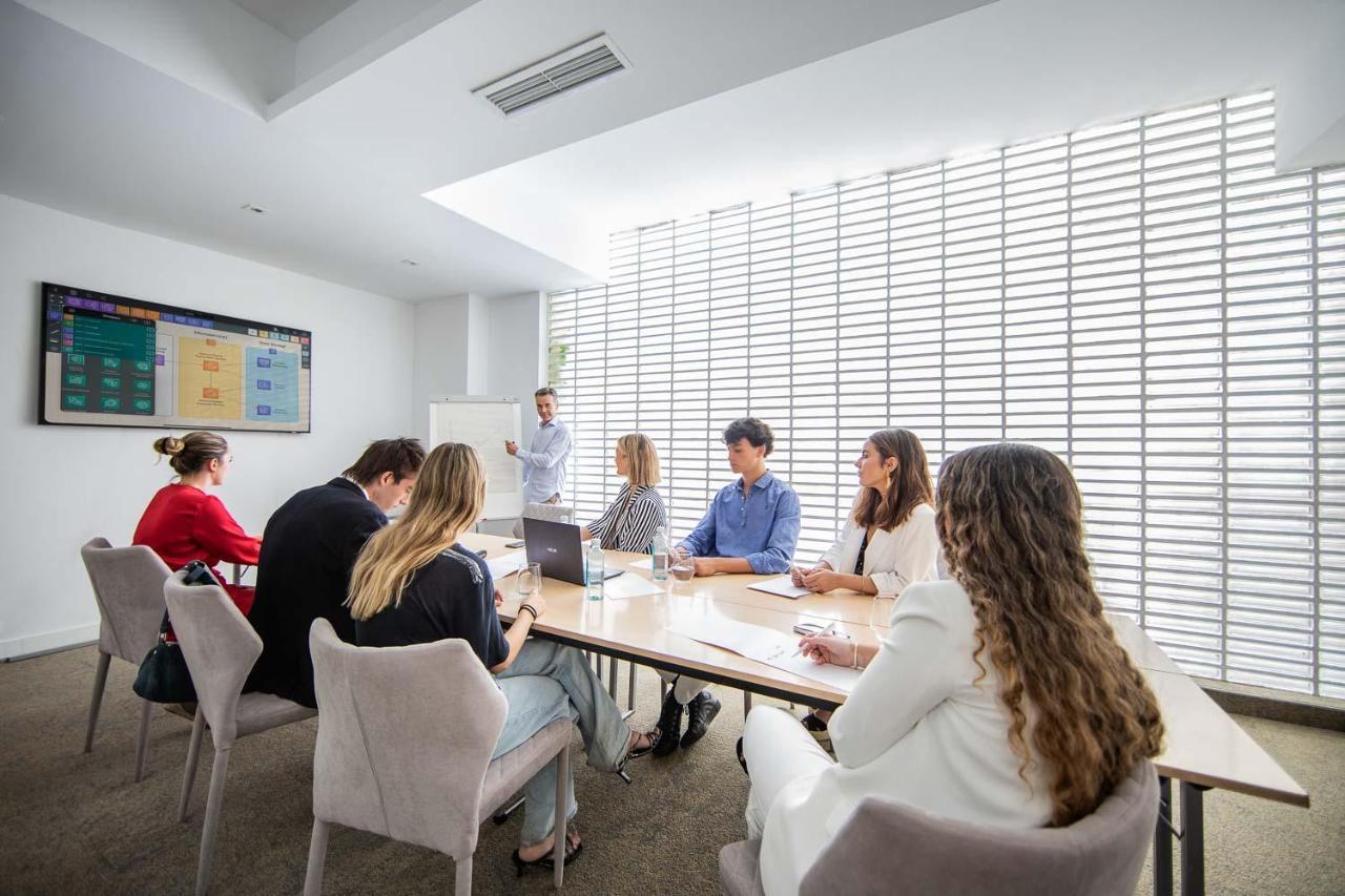 Apartosuites Jardines De Sabatini Madrid Ngoại thất bức ảnh