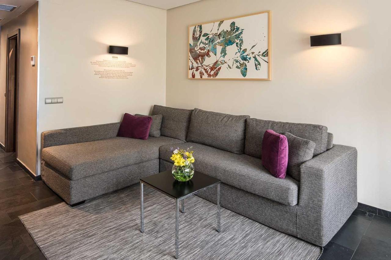 Apartosuites Jardines De Sabatini Madrid Ngoại thất bức ảnh