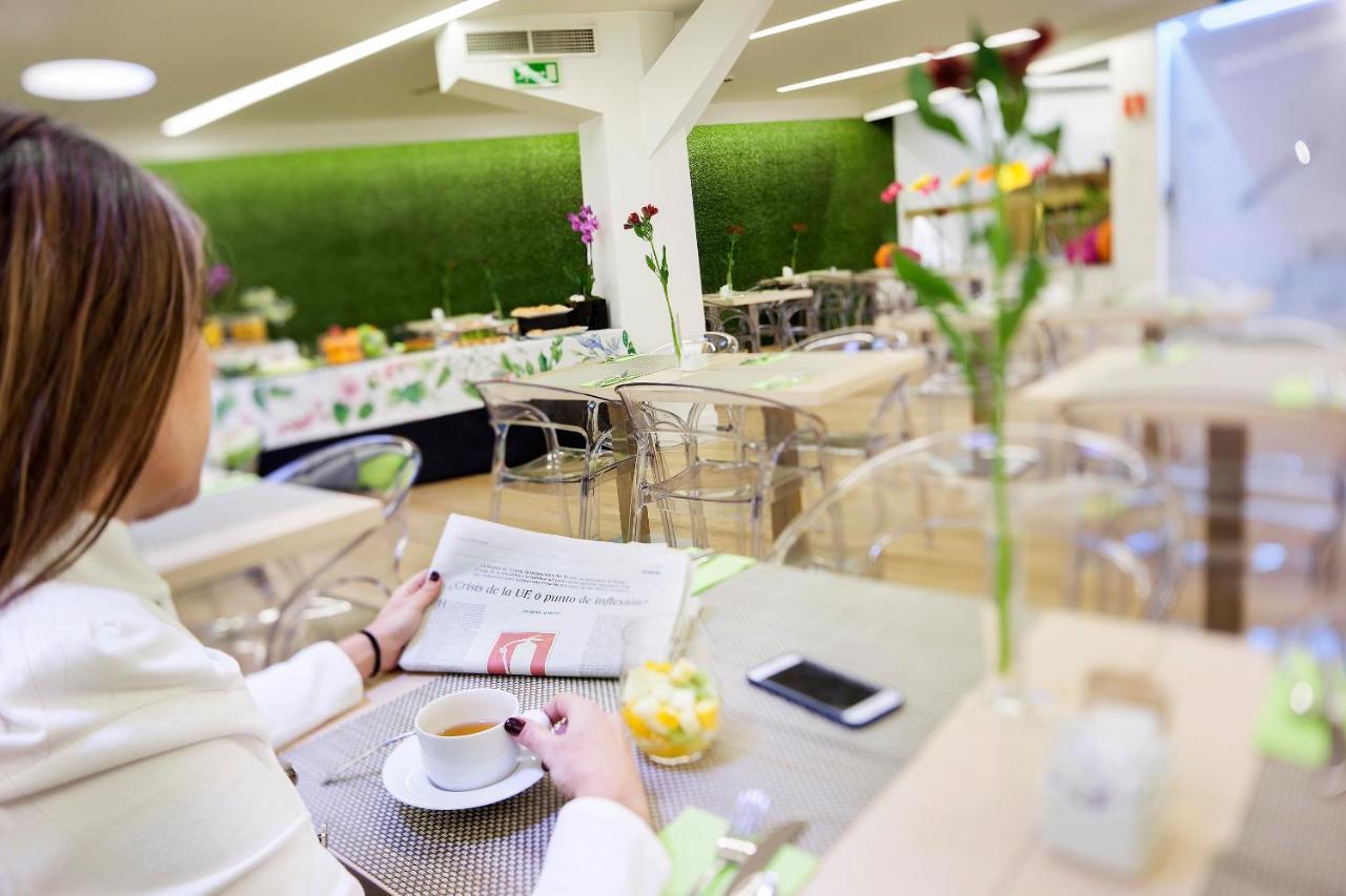 Apartosuites Jardines De Sabatini Madrid Ngoại thất bức ảnh