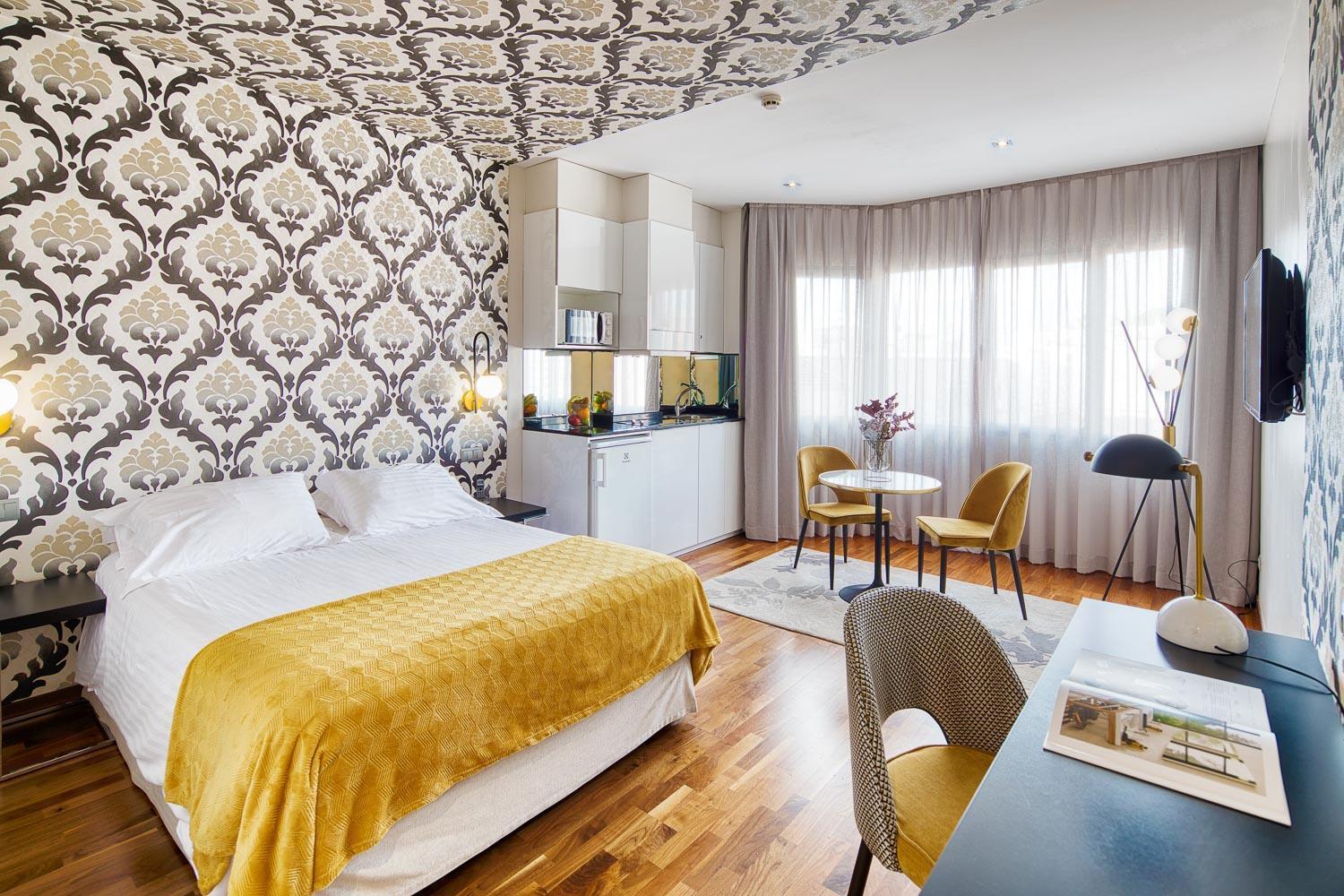 Apartosuites Jardines De Sabatini Madrid Ngoại thất bức ảnh