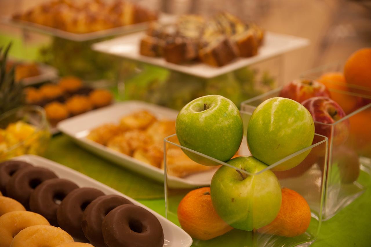 Apartosuites Jardines De Sabatini Madrid Ngoại thất bức ảnh