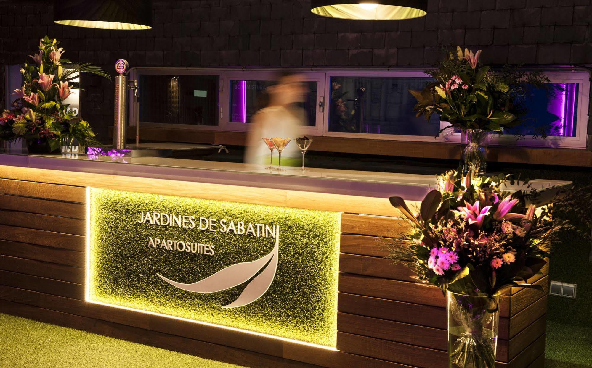 Apartosuites Jardines De Sabatini Madrid Ngoại thất bức ảnh