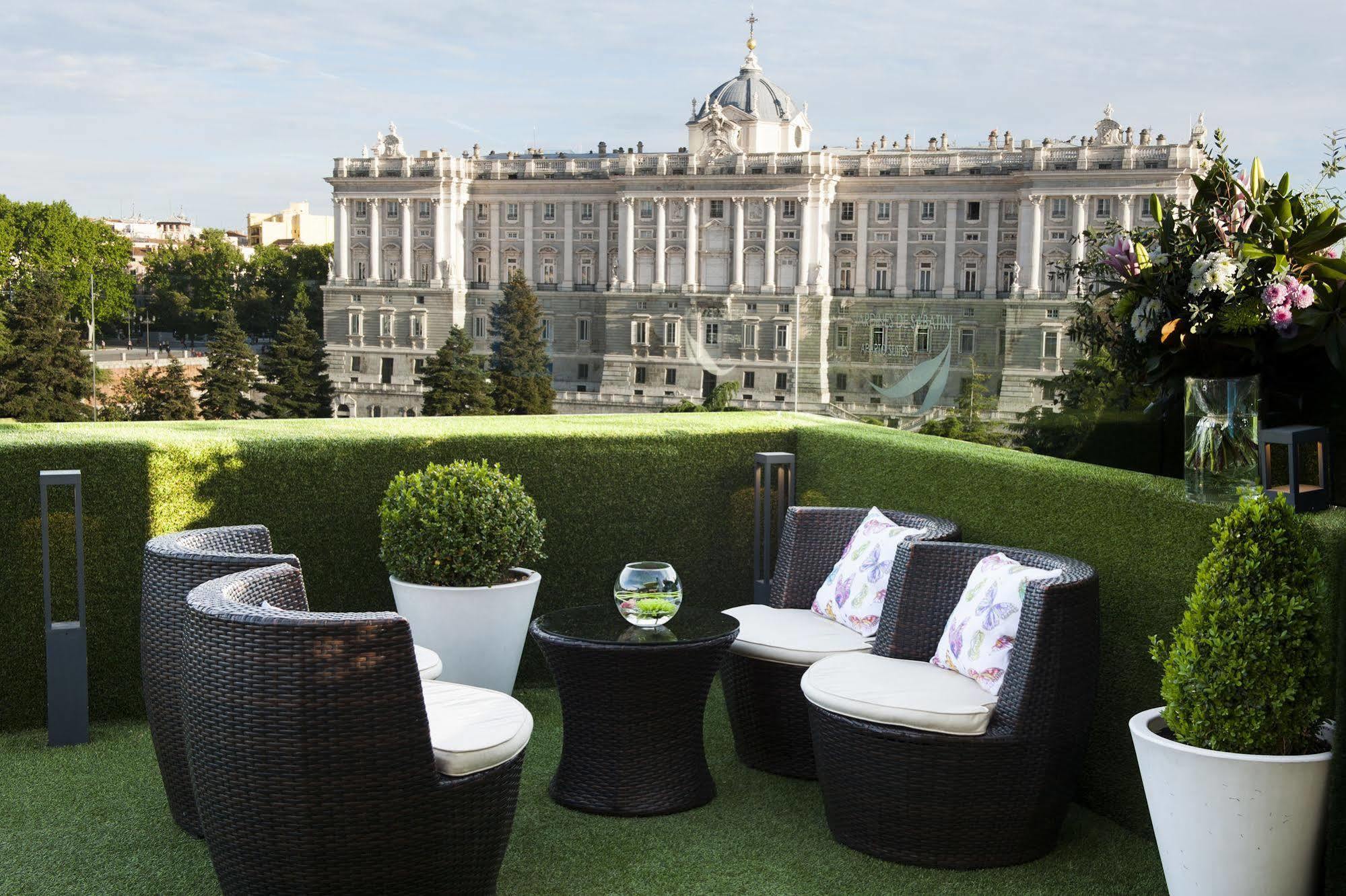 Apartosuites Jardines De Sabatini Madrid Ngoại thất bức ảnh