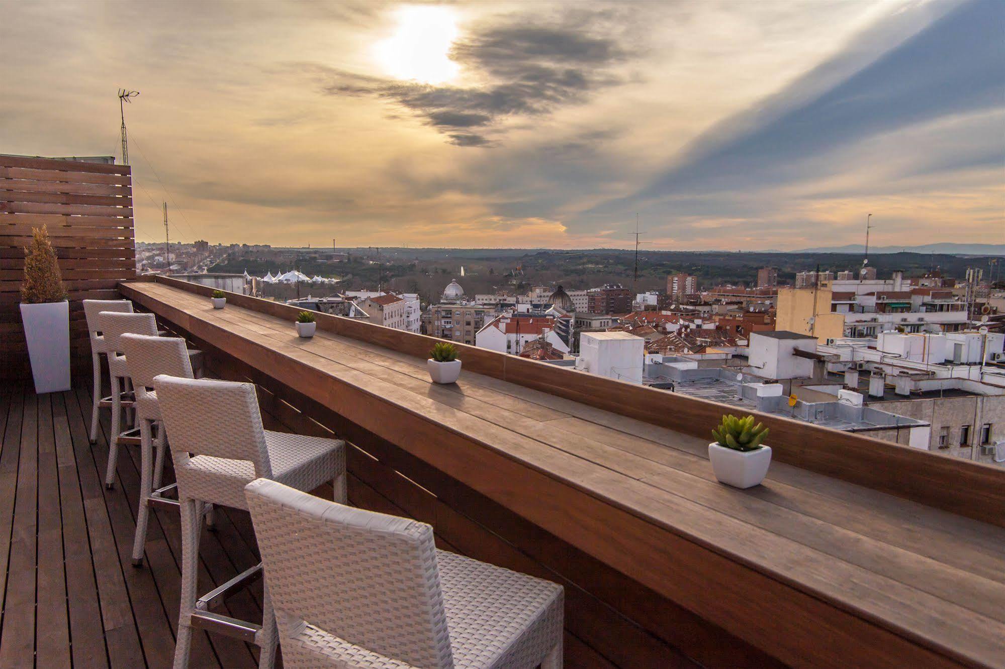 Apartosuites Jardines De Sabatini Madrid Ngoại thất bức ảnh