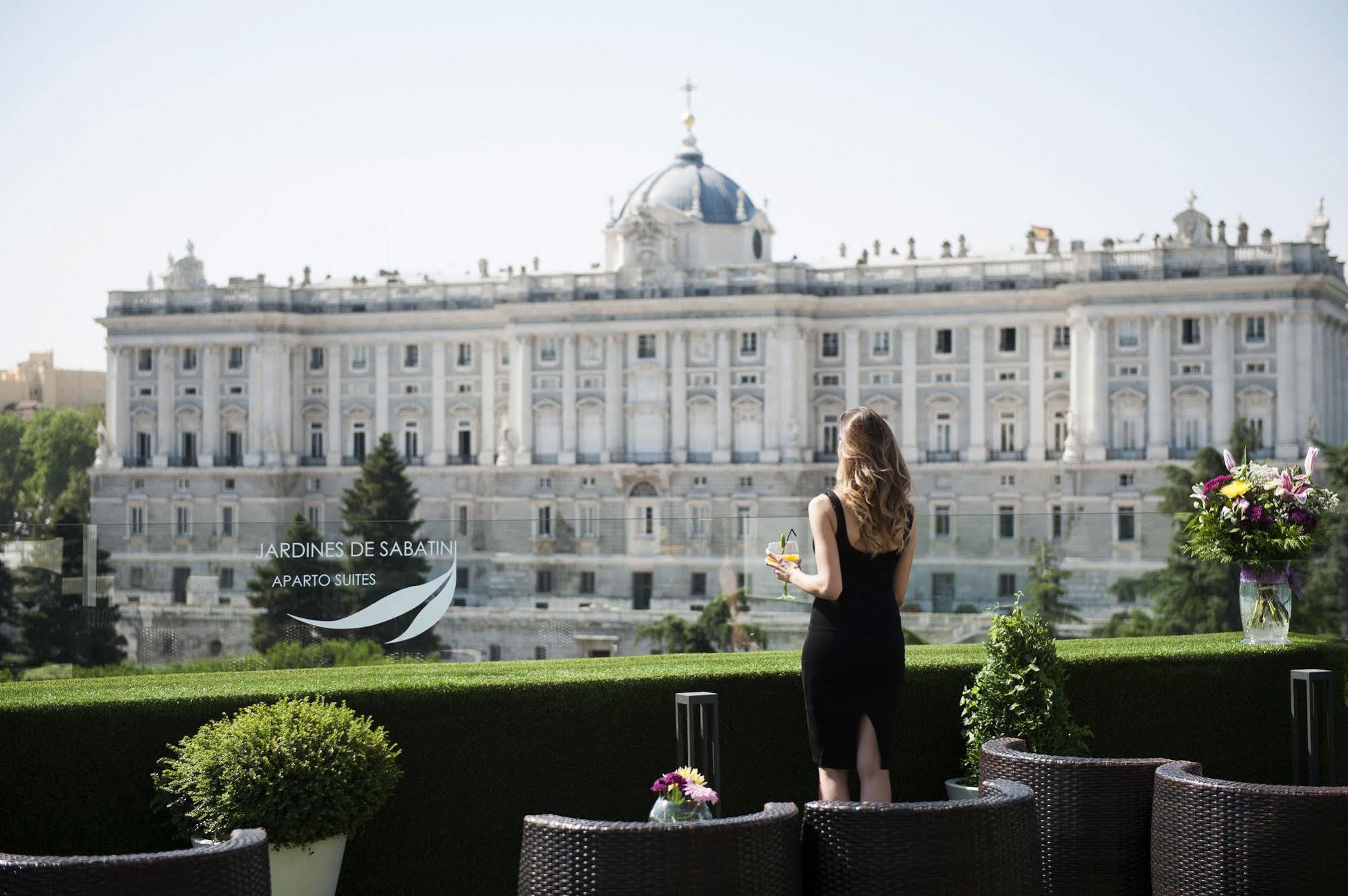 Apartosuites Jardines De Sabatini Madrid Ngoại thất bức ảnh