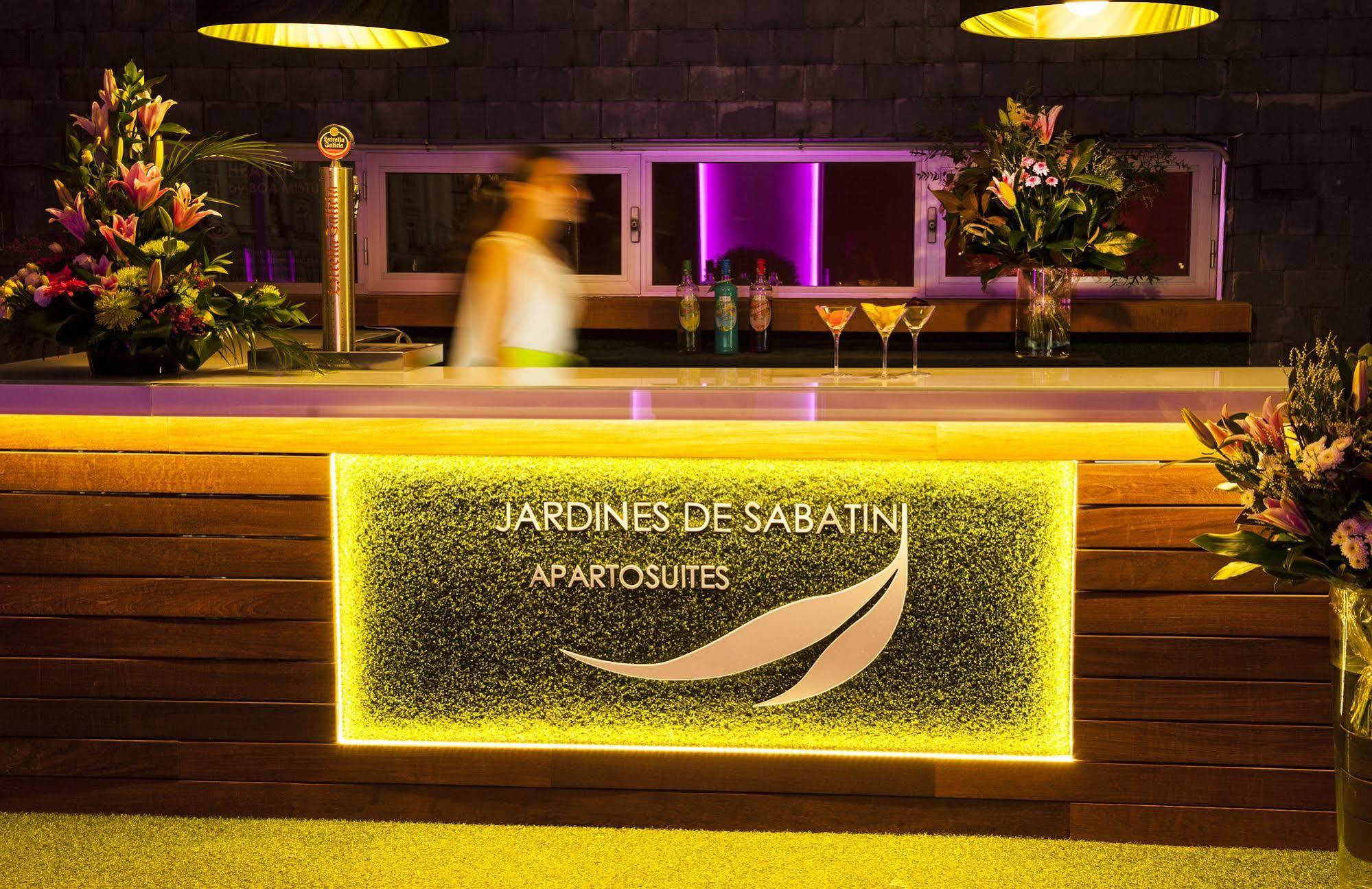 Apartosuites Jardines De Sabatini Madrid Ngoại thất bức ảnh