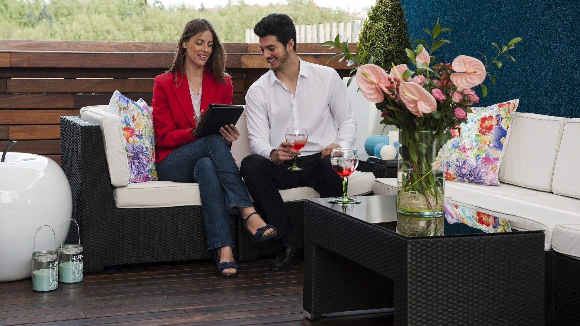 Apartosuites Jardines De Sabatini Madrid Ngoại thất bức ảnh