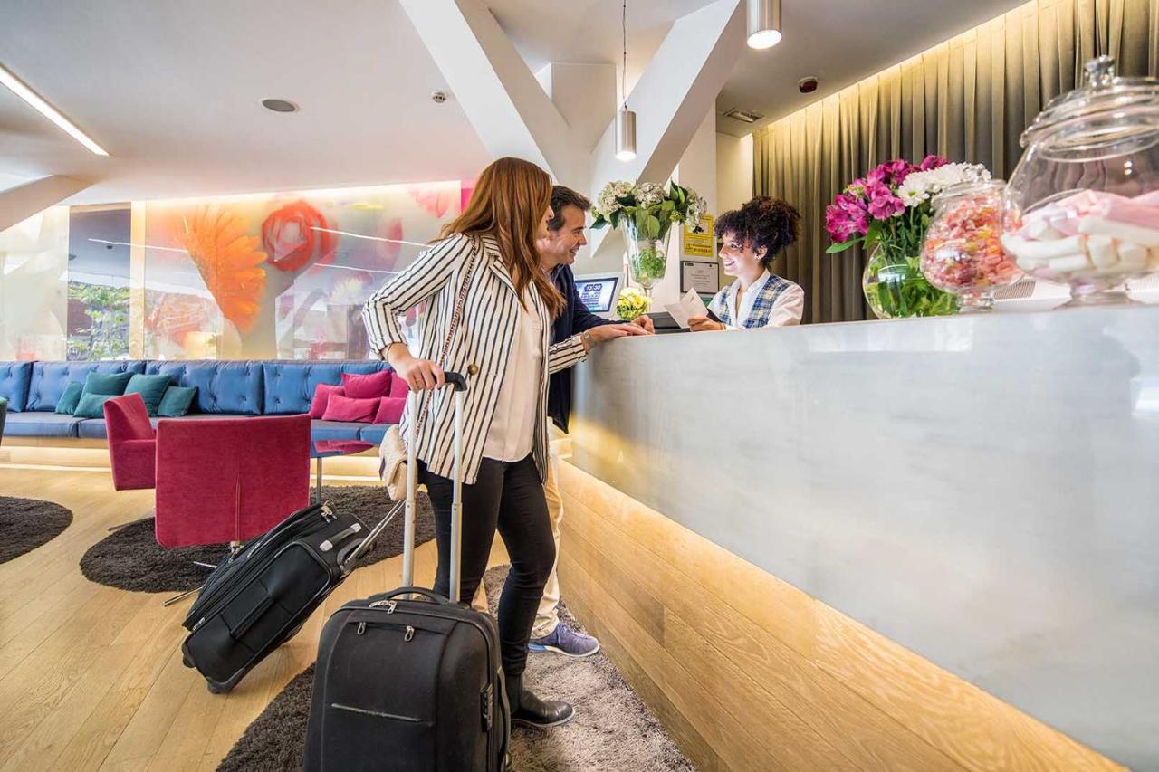 Apartosuites Jardines De Sabatini Madrid Ngoại thất bức ảnh